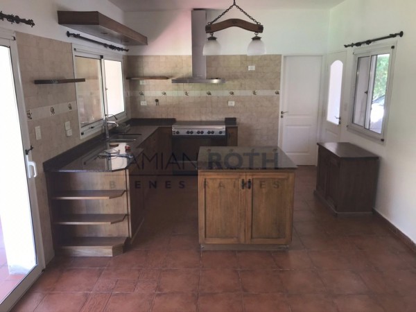 Casa en Venta - Campos de Alvarez - 3 dormitorios
