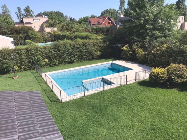 Casa en Venta - Campos de Alvarez - 3 dormitorios
