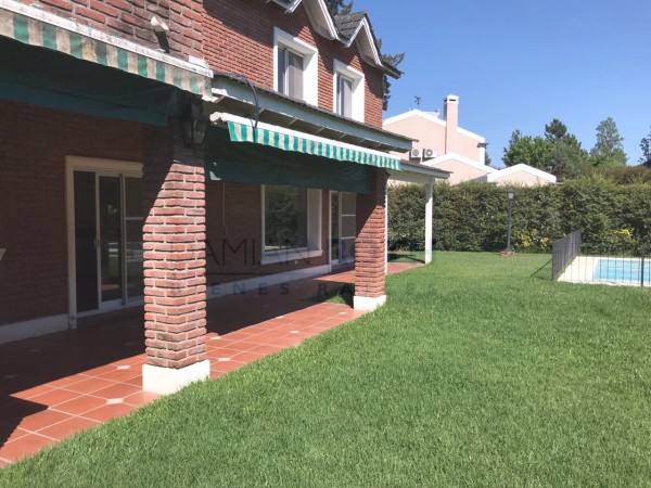 Casa en Venta - Campos de Alvarez - 3 dormitorios